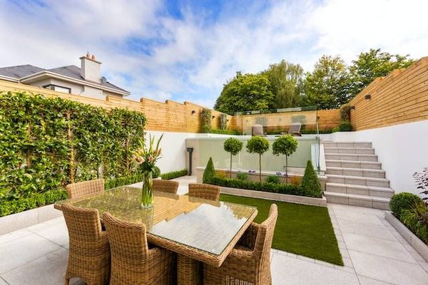 Guide complet pour choisir le meilleur revêtement de sol extérieur souple pour votre jardin